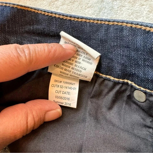 Torrid cuffed blue jean denim shorts size 22- 5 pocket design - Picture 8 of 13